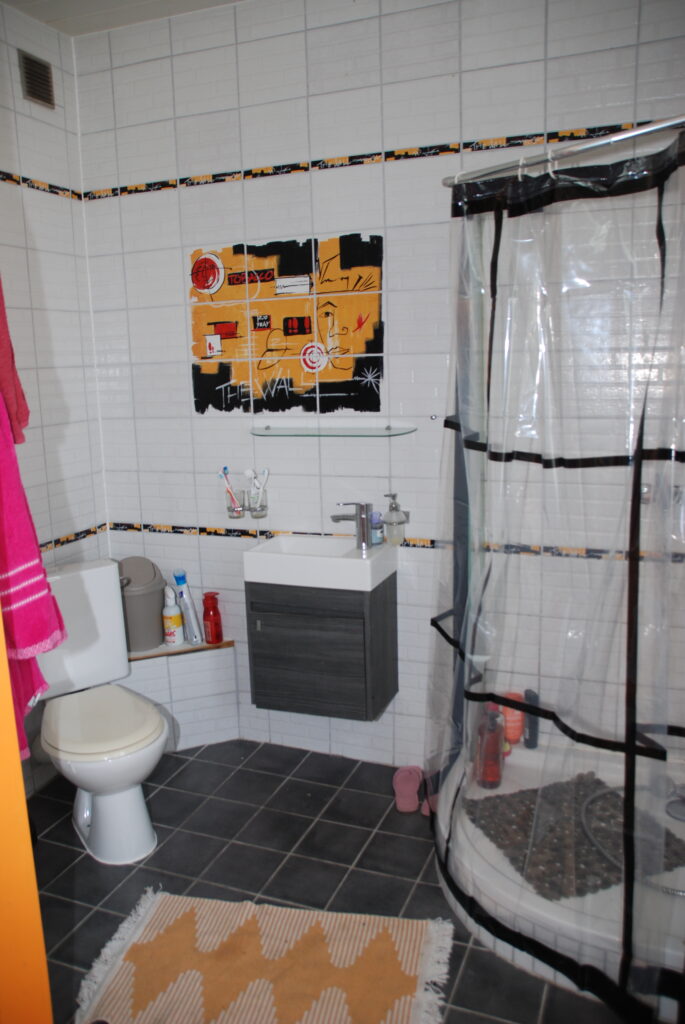 18 S. de douche + WC
